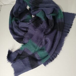Merona navy/green warm scarf